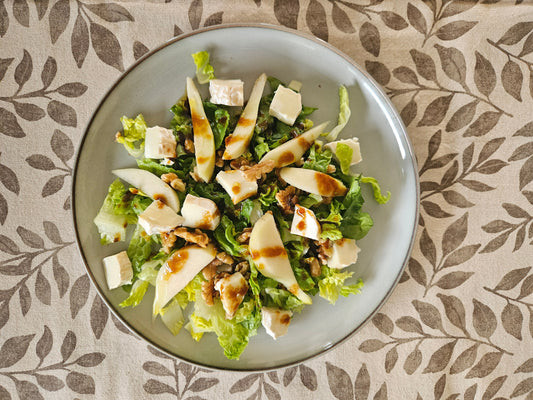 Salat med Pære, Geitost og Fiken-dressing: En Smakfull og Enkel Oppskrift