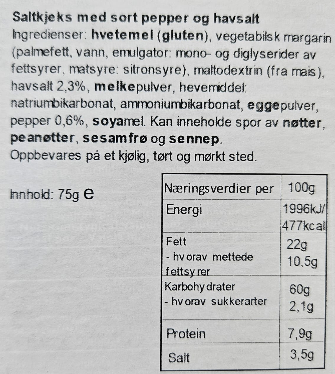 Kjeks med sort pepper og havsalt